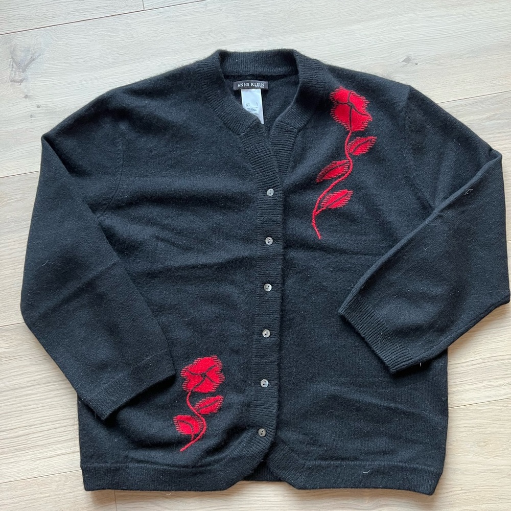 Gorgeous vintage black Anne Klein cashmere intarsia cardigan